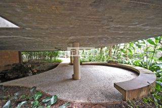 CASA COM TERRENO DE 3.100M² NA REGIÃO DA CIDADE JARDIM