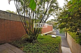 CASA COM TERRENO DE 3.100M² NA REGIÃO DA CIDADE JARDIM