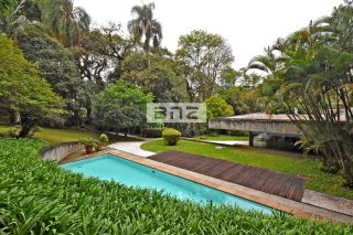 CASA COM TERRENO DE 3.100M² NA REGIÃO DA CIDADE JARDIM