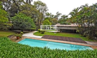 CASA COM TERRENO DE 3.100M² NA REGIÃO DA CIDADE JARDIM