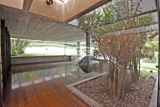 CASA COM TERRENO DE 3.100M² NA REGIÃO DA CIDADE JARDIM