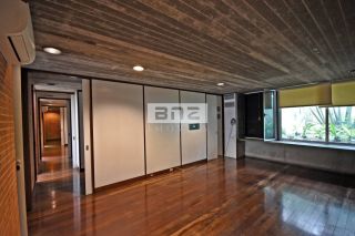 CASA COM TERRENO DE 3.100M² NA REGIÃO DA CIDADE JARDIM