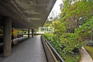 CASA COM TERRENO DE 3.100M² NA REGIÃO DA CIDADE JARDIM