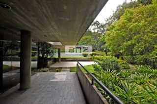 CASA COM TERRENO DE 3.100M² NA REGIÃO DA CIDADE JARDIM