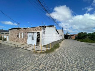 Casa de esquina no residencial de Itaporanga