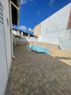 Casa de esquina no residencial de Itaporanga