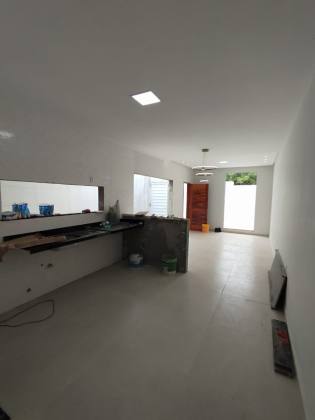 Casa á venda no centro Barra dos Coqueiros