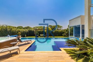 Casa a venda com 4 suites no Residencial Fazenda SerrAzul I em Itupeva/SP