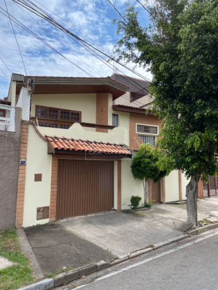 Casa Para Vender com 2 quartos 3 suítes no bairro Jardim Europa em Sorocaba
