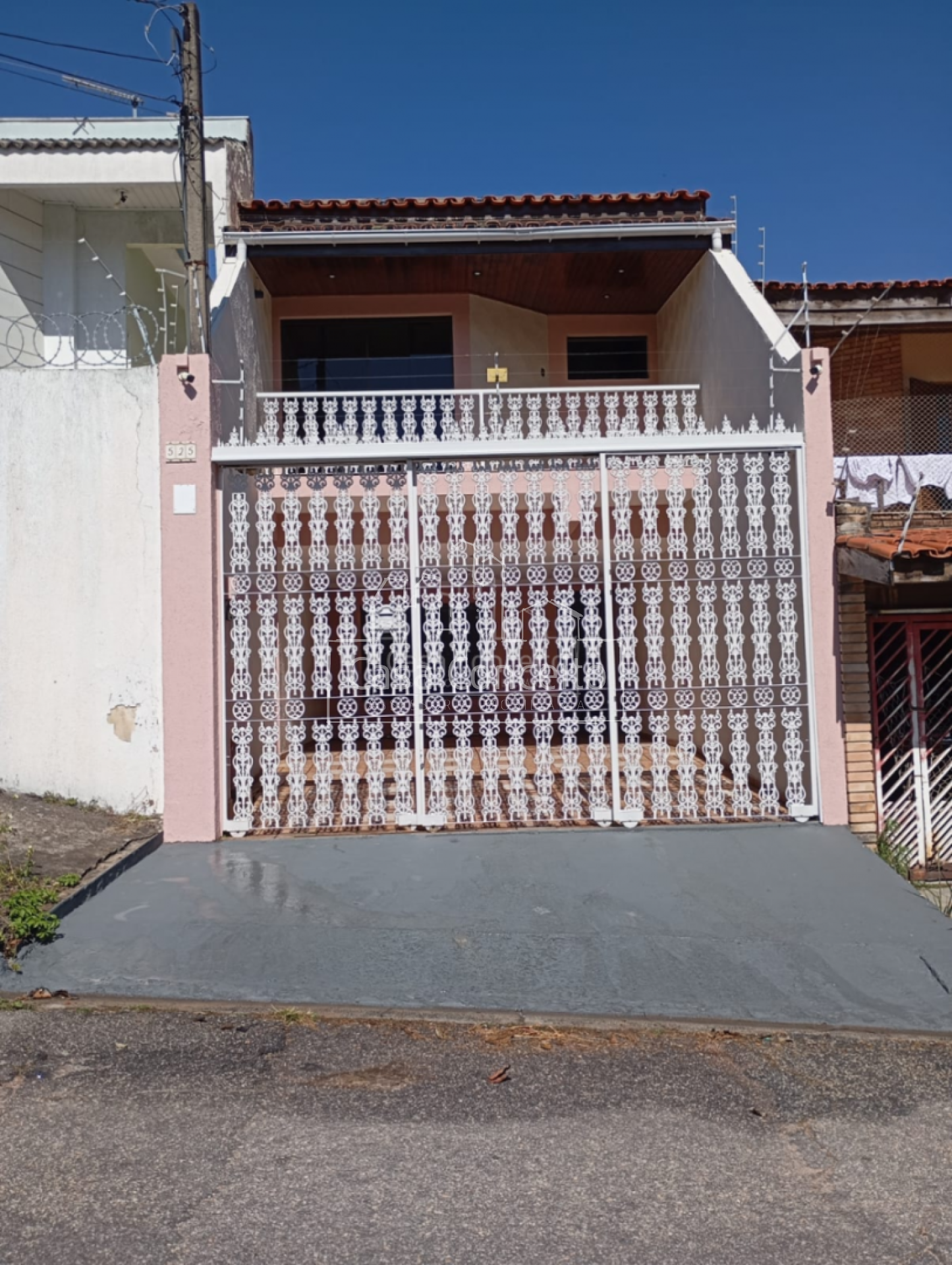 Sobrado Para Vender com 3 quartos 1 suíte com closet no bairro Jardim Simus em Sorocaba