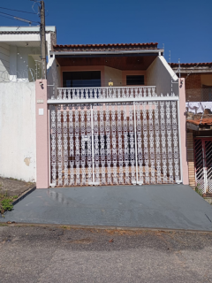 Sobrado Para Vender com 3 quartos 1 suíte com closet no bairro Jardim Simus em Sorocaba