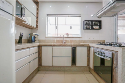 Casa de Condomínio Para Vender com 4 quartos 1 suítes no bairro Loteamento Dinorá Rosa em Sorocaba