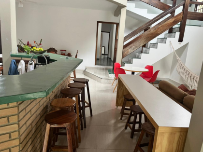 Casa de Condomínio Para Vender com 4 quartos 2 suítes no bairro Balneário Califórnia em Caraguatatuba