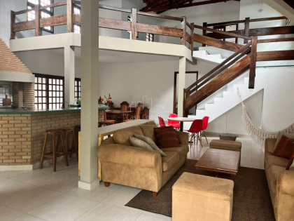 Casa de Condomínio Para Vender com 4 quartos 2 suítes no bairro Balneário Califórnia em Caraguatatuba