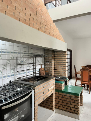 Casa de Condomínio Para Vender com 4 quartos 2 suítes no bairro Balneário Califórnia em Caraguatatuba