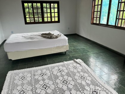 Casa de Condomínio Para Vender com 4 quartos 2 suítes no bairro Balneário Califórnia em Caraguatatuba