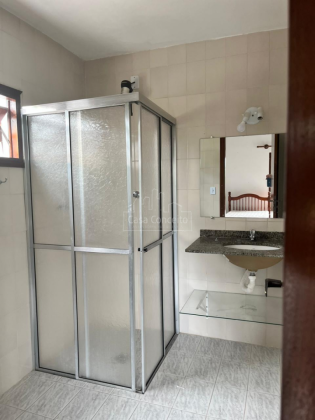 Casa de Condomínio Para Vender com 4 quartos 2 suítes no bairro Balneário Califórnia em Caraguatatuba