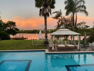 Casa de Condomínio Para Vender com 5 quartos 5 suítes no bairro Jardim Arco Verde em Araçoiaba Da Serra