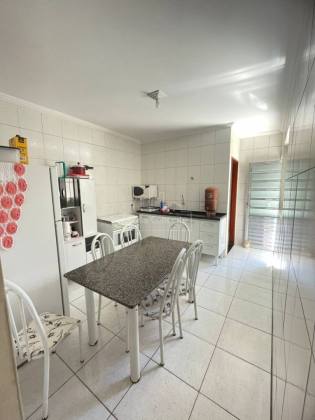 Casa de Vila Para Vender com 3 quartos 1 suítes no bairro Jardim Santa Catarina em Sorocaba
