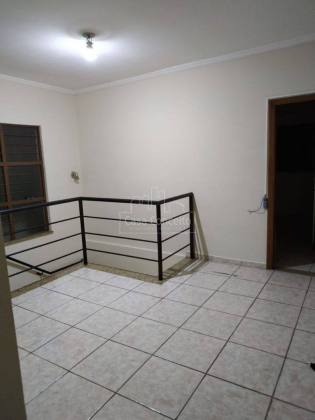Casa de Vila Para Vender com 4 quartos 4 suítes no bairro Jardim Faculdade em Sorocaba