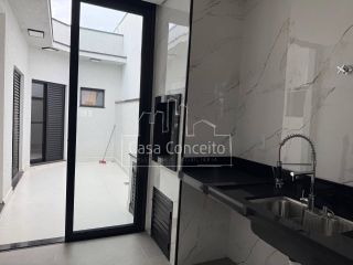 Casa de Condomínio Para Vender com 3 quartos 1 suítes no bairro Jardim Santa Marta em Sorocaba