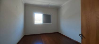 Casa de Condomínio Para Vender com 4 quartos 2 suítes no condomínio Golden Park Residence