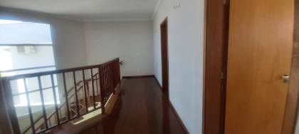 Casa de Condomínio Para Vender com 4 quartos 2 suítes no condomínio Golden Park Residence