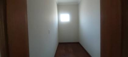 Casa de Condomínio Para Vender com 4 quartos 2 suítes no condomínio Golden Park Residence