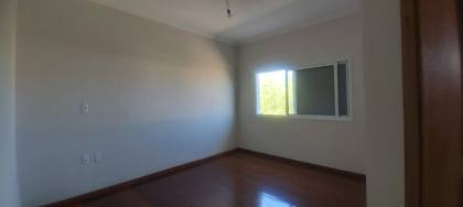 Casa de Condomínio Para Vender com 4 quartos 2 suítes no condomínio Golden Park Residence