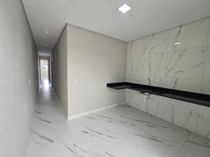 Casa térrea  com 2 vagas de garagens e quintal com área  gourmet