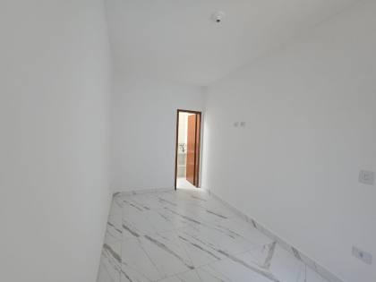 Casa térrea  com 2 vagas de garagens e quintal com área  gourmet