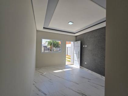 Casa térrea  com 2 vagas de garagens e quintal com área  gourmet