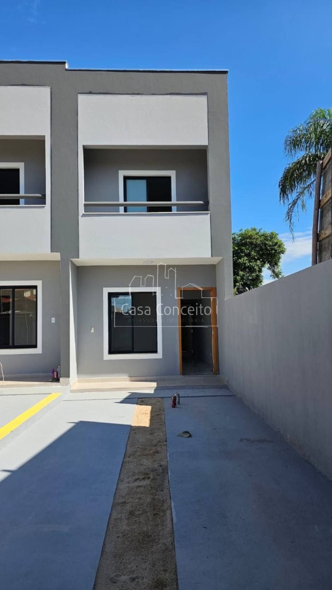 Lindos sobrados com 2 dormitórios sendo 1 suíte 2 vagas de Garagens e quintal no Éden