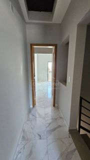 Lindos sobrados com 2 dormitórios sendo 1 suíte 2 vagas de Garagens e quintal no Éden