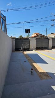 Lindos sobrados com 2 dormitórios sendo 1 suíte 2 vagas de Garagens e quintal no Éden