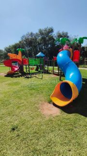 Casa térrea de 3 dormitórios no Condomínio Terras de São Francisco.