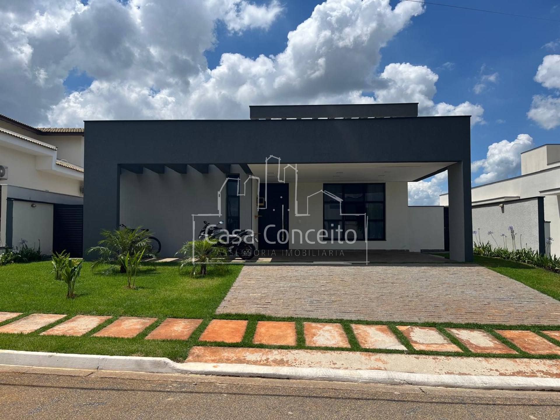 Casa de Condomínio Para Vender com 4 quartos 2 suítes no bairro Araçoiabinha em Araçoiaba Da Serra