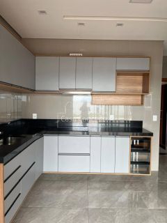 Casa de Condomínio Para Vender com 4 quartos 2 suítes no bairro Araçoiabinha em Araçoiaba Da Serra