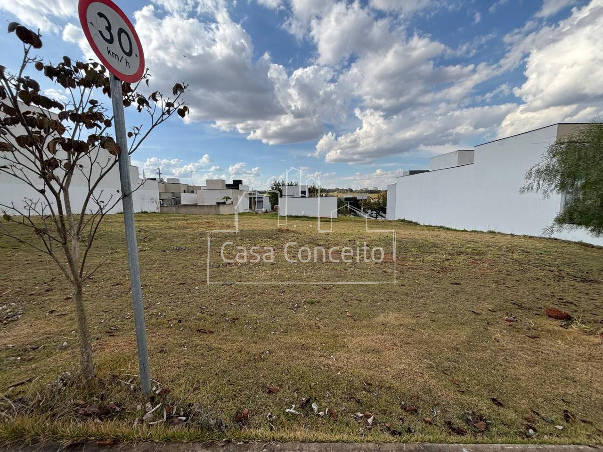 Lote / Terreno de Condomínio Para Vender no bairro Jardim Novo Horizonte em Sorocaba