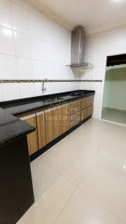 Casa de Condomínio Para Alugar com 03 quartos 01 suíte no bairro Jardim Novo Horizonte em Sorocaba