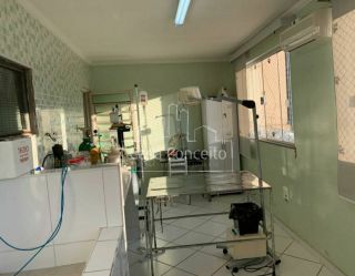 Imóvel Comercial Para Vender na Avenida Itavuvu em Sorocaba - Estrutura para Clínicas e Comércio