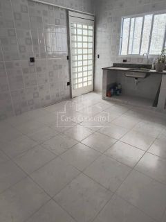 Casa Para Vender com 2 quartos 1 suíte no Bairro Wanel Ville em Sorocaba