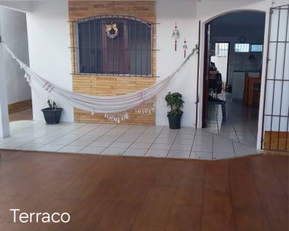 Ótima oportunidade no Janga, Casa Solta! Dois quartos, Sala, Cozinha Americana, Area de serviço, dois corredores, garagem espaço 4 carros, terraço!