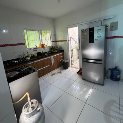 CASA DUPLEX COM 4 QTOS, SENDO 2 SUÍTES, NO JANGA!