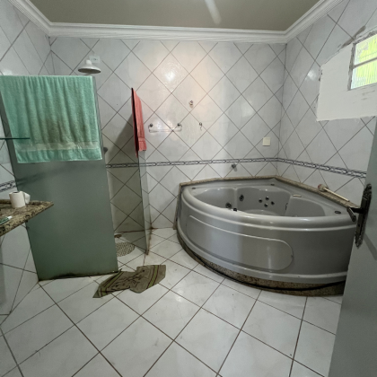 CASA DUPLEX COM 4 QTOS, SENDO 2 SUÍTES, NO JANGA!