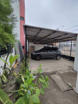 CASA DUPLEX COM 4 QTOS, SENDO 2 SUÍTES, EM JD. ATLÂNTICO!