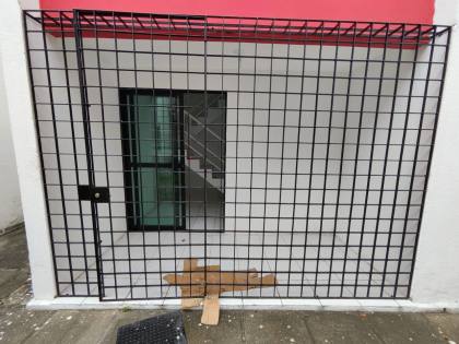 CASA DUPLEX COM 4 QTOS, SENDO 2 SUÍTES, EM JD. ATLÂNTICO!