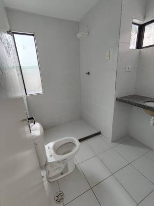 CASA DUPLEX COM 4 QTOS, SENDO 2 SUÍTES, EM JD. ATLÂNTICO!