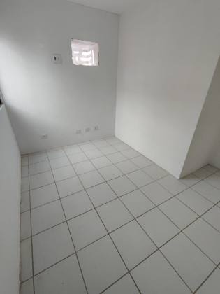 CASA DUPLEX COM 4 QTOS, SENDO 2 SUÍTES, EM JD. ATLÂNTICO!