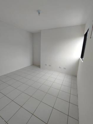 CASA DUPLEX COM 4 QTOS, SENDO 2 SUÍTES, EM JD. ATLÂNTICO!